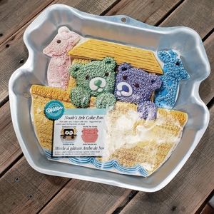 Noah's Arc cake pan